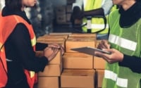 How to provide a shipping tracking number to customers in WooCommerce